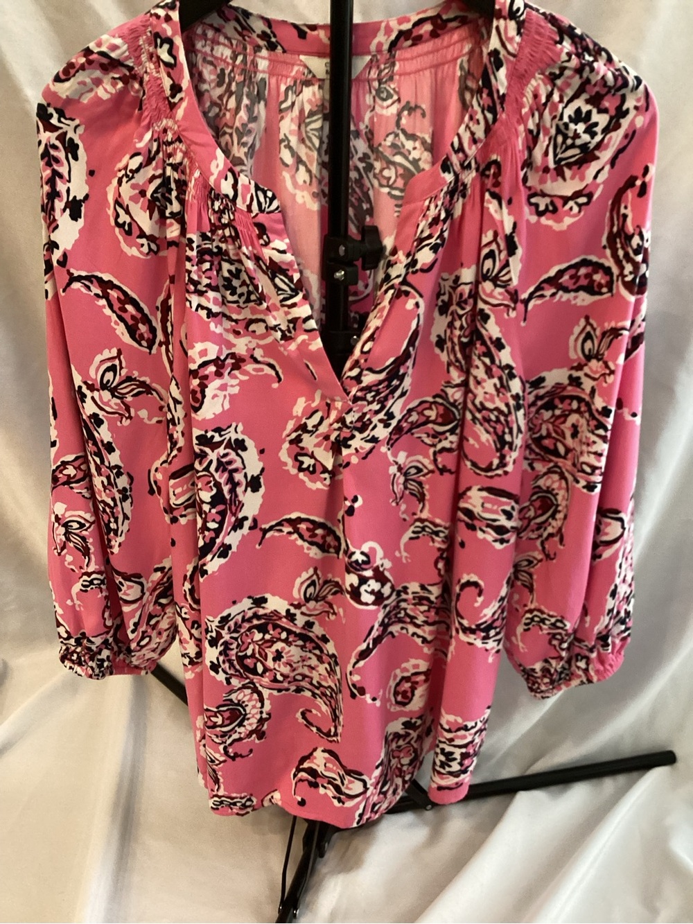 crown & ivy Pink Paisley V-Neck Peasant Blouse
